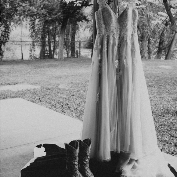 BEAUTIFUL WEDDING DRESS - Picture 7 of 14